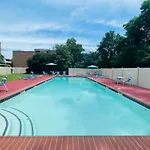 Beautiful Apt, Woffice Area 2Br, Long Term