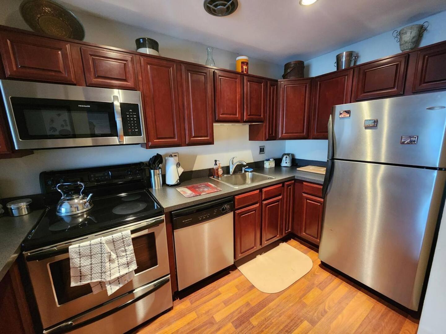 Beautiful Apt, Woffice Area 2br, Long Term *