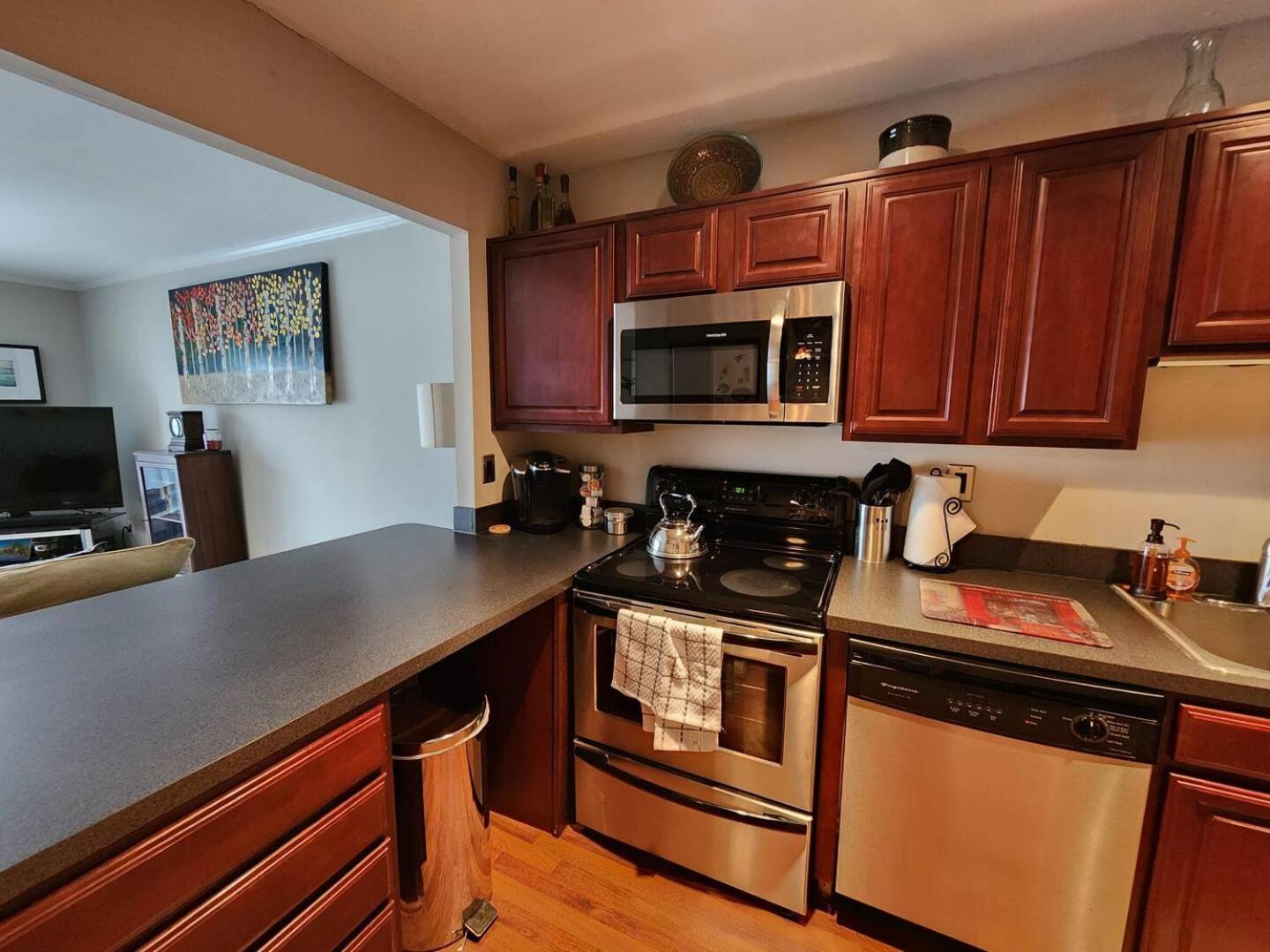 Beautiful Apt, Woffice Area 2br, Long Term Apartment