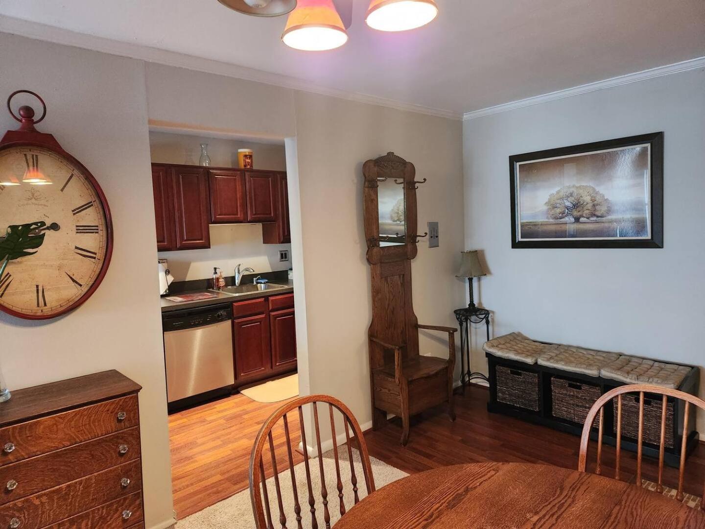Beautiful Apt, Woffice Area 2br, Long Term